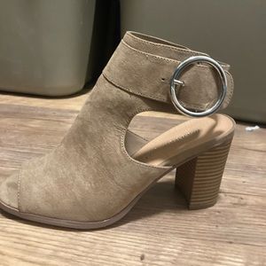 Madden Girl Darlynn City Sandals